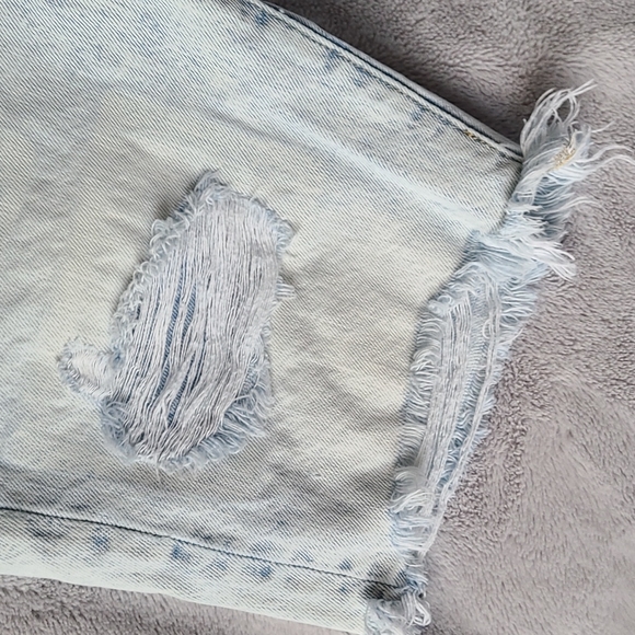 American Eagle Mens Destroyed Denim Shorts, Light Wash, Size 26 - Picture 5 of 6